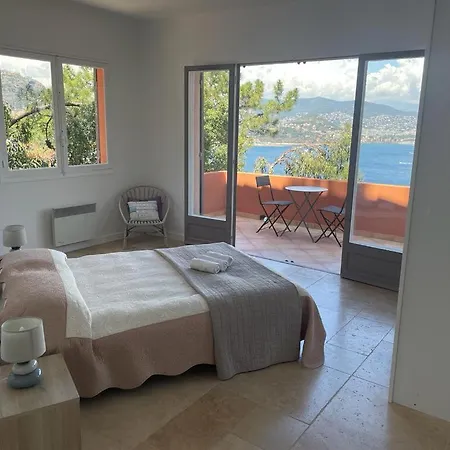 The House, Sur Mer, Cote Dazur, France Βίλα *